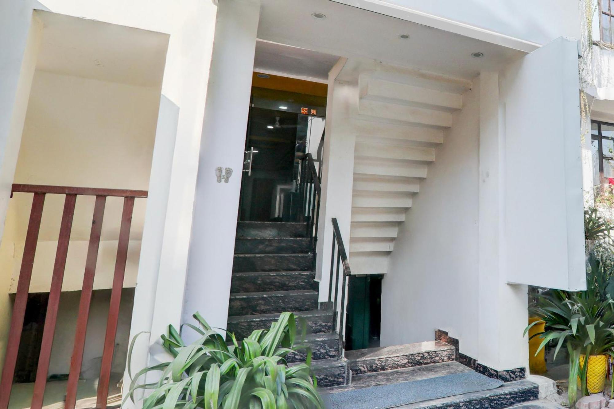 Super Hotel O Insaf Nagar Munshipuliya Formerly Vibrant Chinhat ภายนอก รูปภาพ