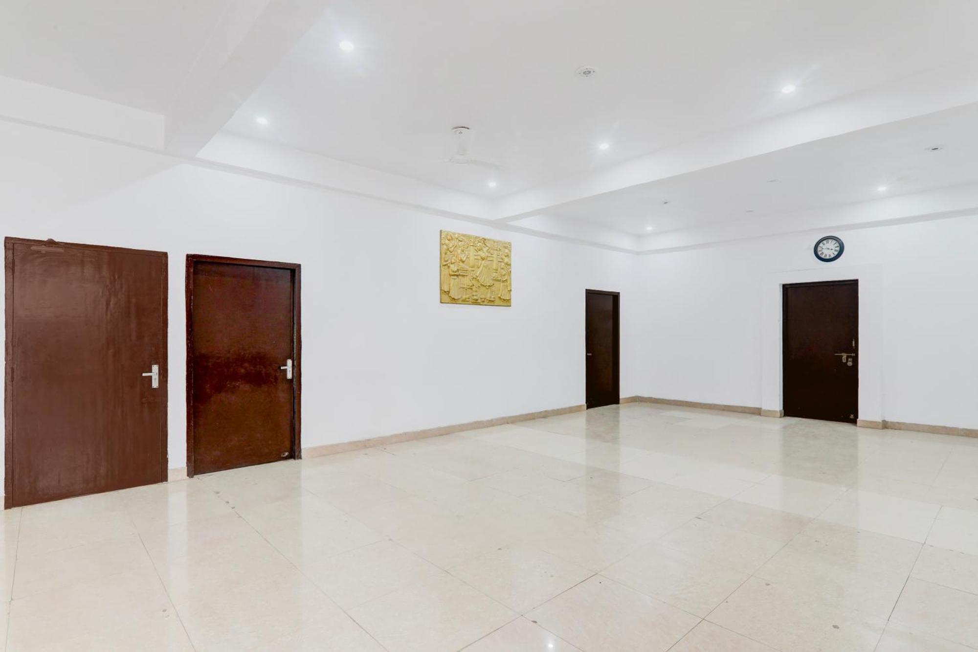 Super Hotel O Insaf Nagar Munshipuliya Formerly Vibrant Chinhat ภายนอก รูปภาพ