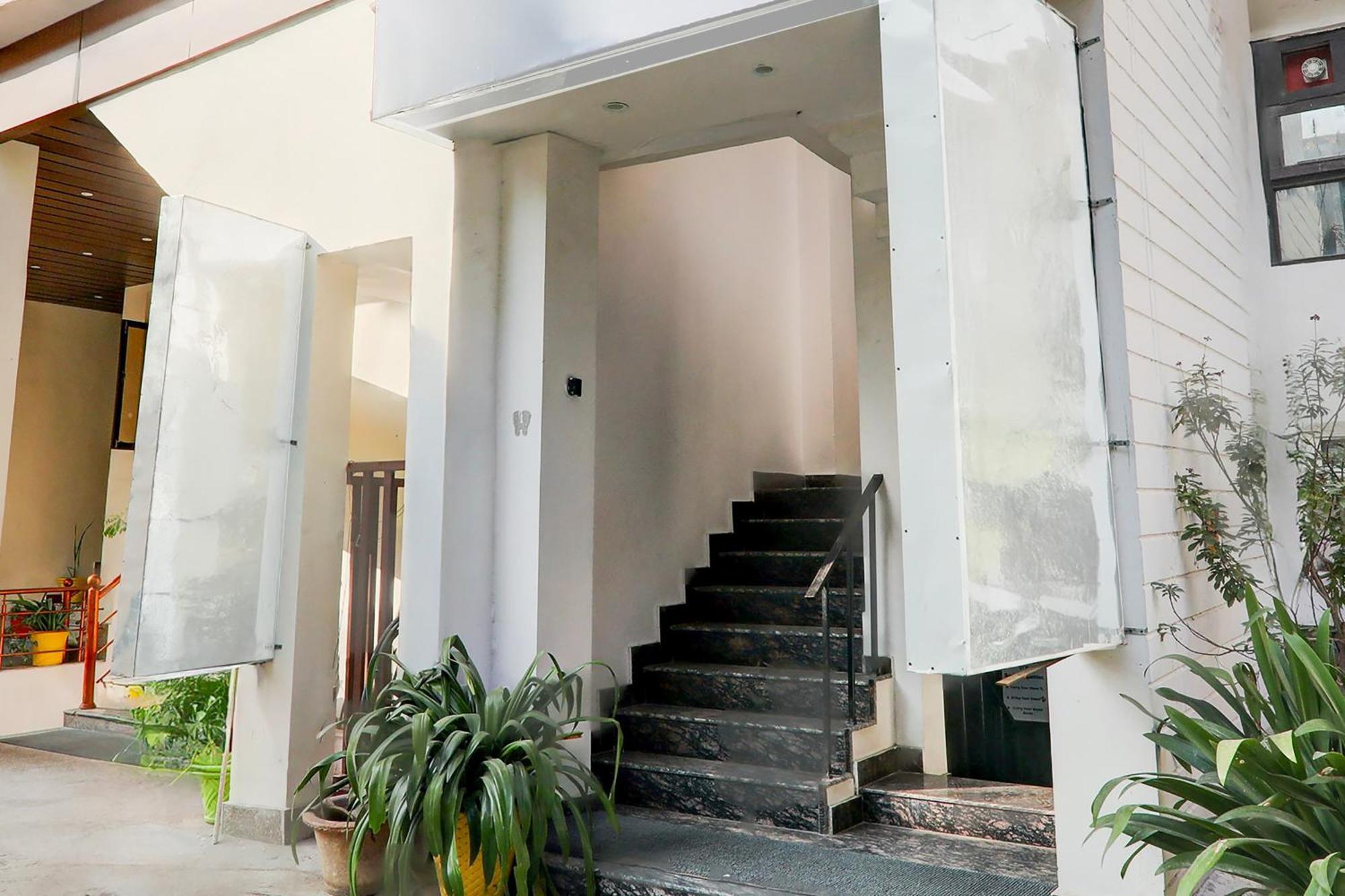 Super Hotel O Insaf Nagar Munshipuliya Formerly Vibrant Chinhat ภายนอก รูปภาพ