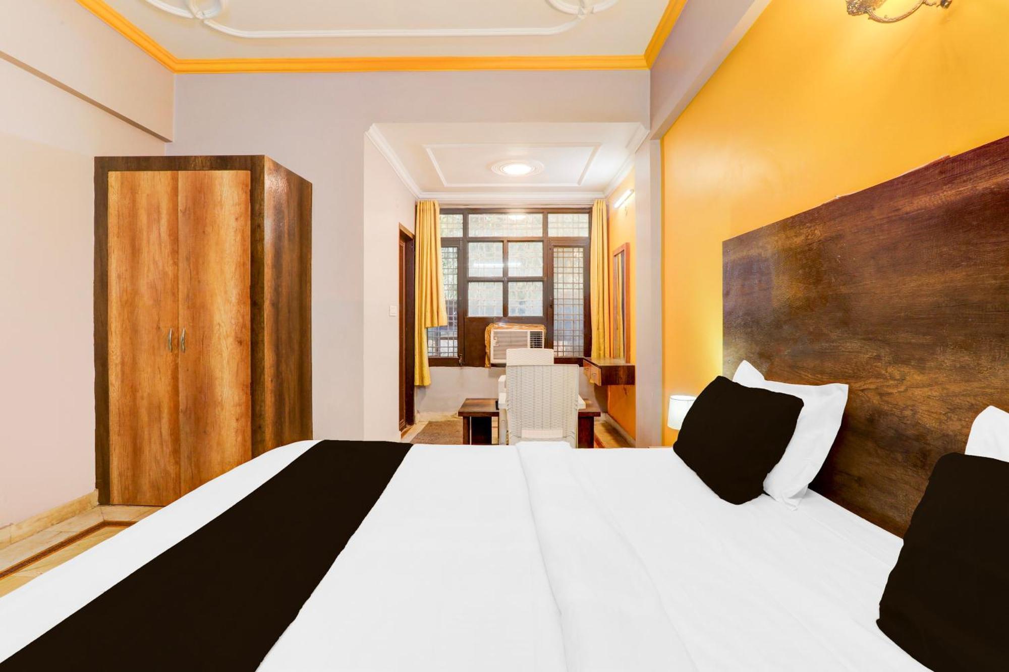 Super Hotel O Insaf Nagar Munshipuliya Formerly Vibrant Chinhat ภายนอก รูปภาพ