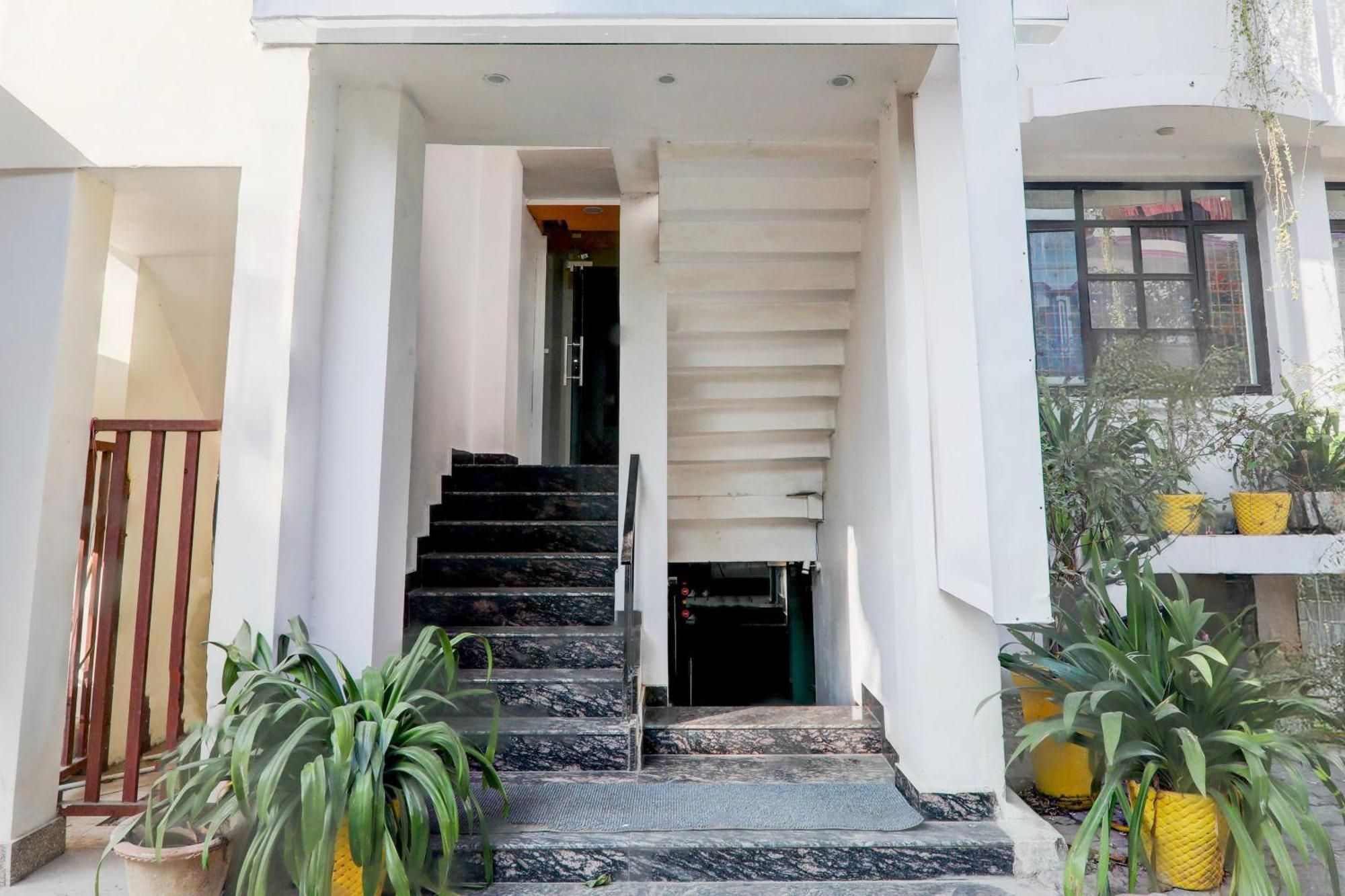 Super Hotel O Insaf Nagar Munshipuliya Formerly Vibrant Chinhat ภายนอก รูปภาพ